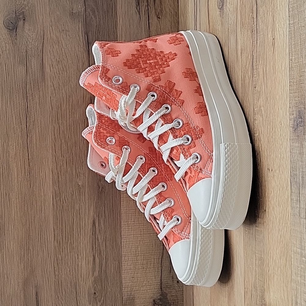 Converse High Top platform Brand new.